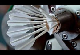 Von den Federn zum Sportartikel: Der gesamte Produktionsprozess von Badminton-Federbällen